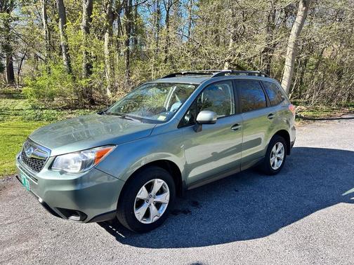 Jasmine Green Metallic 2016 Subaru Forester 2.5i Premium