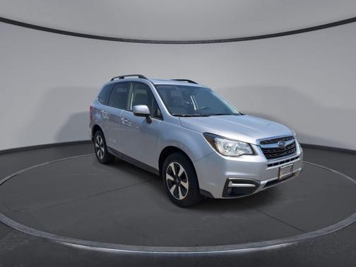 Ice Silver Metallic 2017 Subaru Forester 2.5i Premium