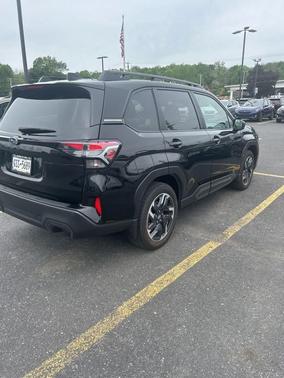 Crystal Black Silica 2025 Subaru Forester Limited