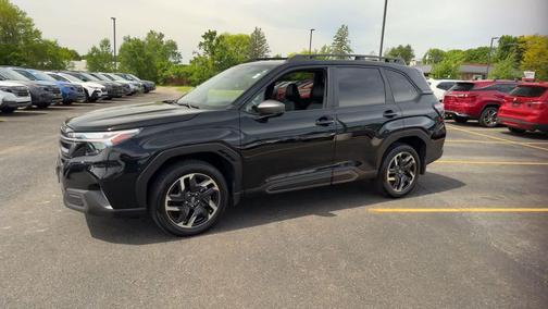 Crystal Black Silica 2025 Subaru Forester Limited