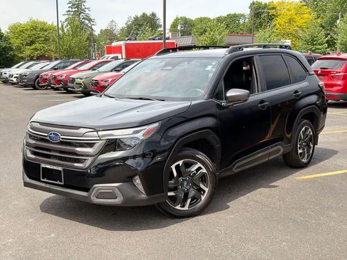 Crystal Black Silica 2025 Subaru Forester Limited