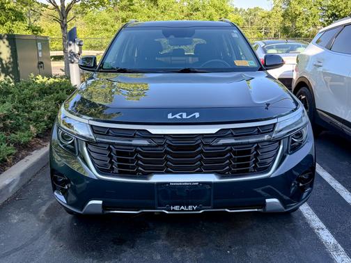 Gravity Gray 2025 Kia Seltos EX AWD