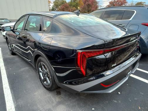 2025 Kia K4 LXS FWD