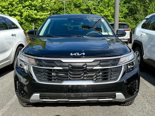 Fusion Black 2026 Kia Seltos LX AWD