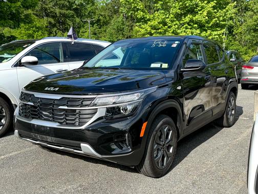 Fusion Black 2026 Kia Seltos LX AWD