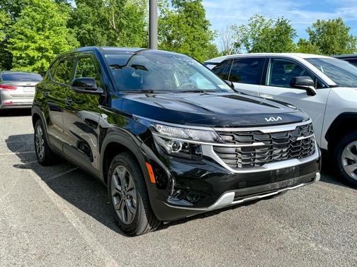 Fusion Black 2026 Kia Seltos LX AWD
