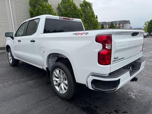 Summit White 2026 Chevrolet Silverado 1500 Custom