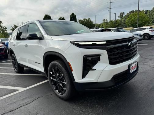 Summit White 2026 Chevrolet Traverse LT