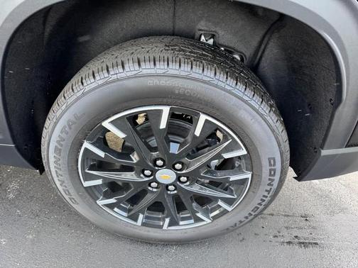 Mosaic Black Metallic 2026 Chevrolet Traverse LT