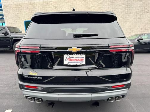 Mosaic Black Metallic 2026 Chevrolet Traverse LT