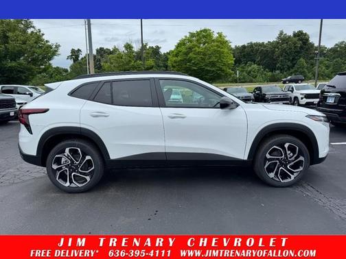Summit White 2026 Chevrolet Trax FWD 2RS