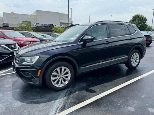 Deep Black Pearl Metallic 2018 Volkswagen Tiguan 2.0T FWD