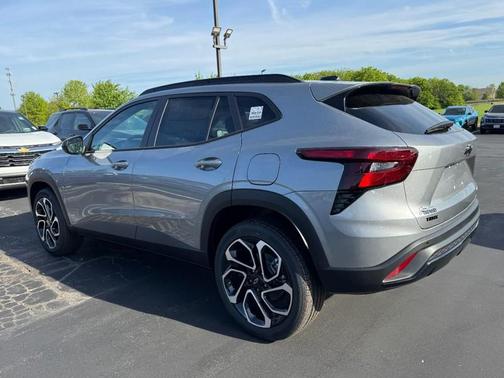 Sterling Gray Metallic 2026 Chevrolet Trax FWD 2RS