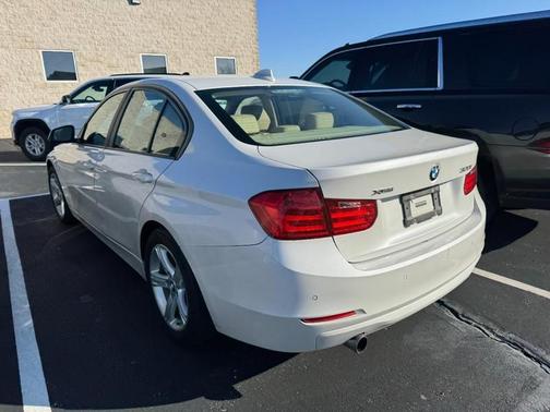 Alpine White 2015 BMW 320 i