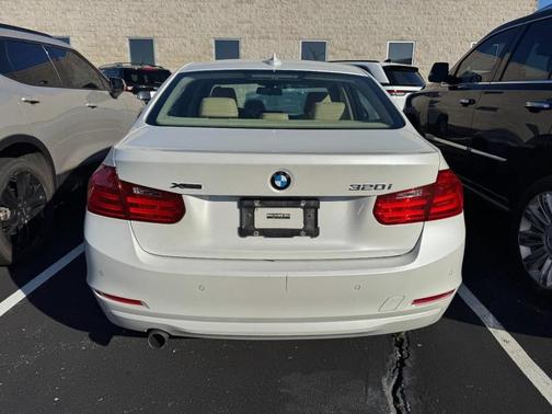 Alpine White 2015 BMW 320 i