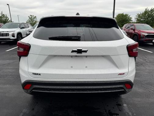 Summit White 2026 Chevrolet Trax FWD 1RS