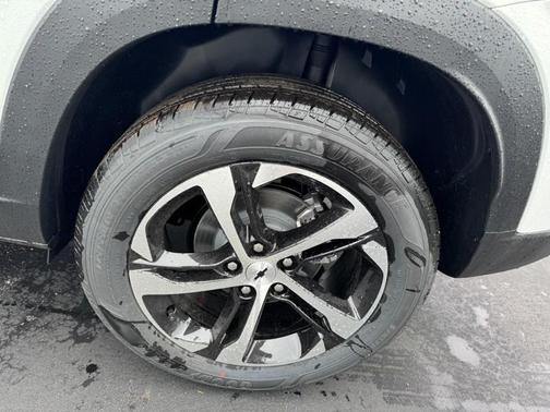 Summit White 2026 Chevrolet Trax FWD 1RS