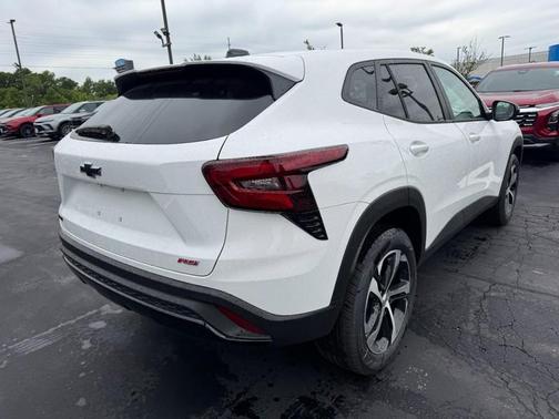 Summit White 2026 Chevrolet Trax FWD 1RS