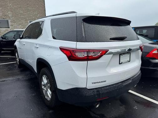 Summit White 2019 Chevrolet Traverse LT Cloth