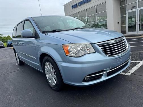 2013 Chrysler Town & Country Touring