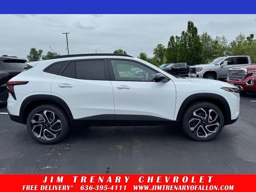 Summit White 2026 Chevrolet Trax FWD 2RS