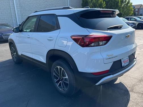 Summit White 2026 Chevrolet Trailblazer LT