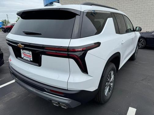 Summit White 2026 Chevrolet Traverse LT