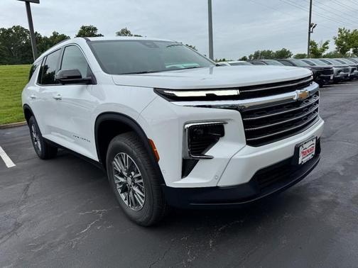 Summit White 2026 Chevrolet Traverse LT