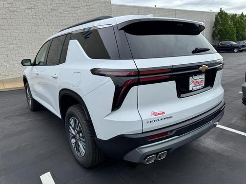 Summit White 2026 Chevrolet Traverse LT