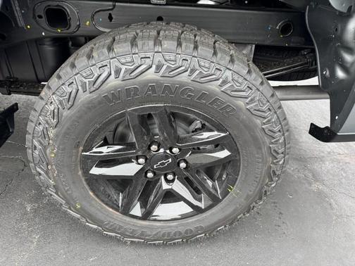 Sterling Gray Metallic 2026 Chevrolet Silverado 1500 Custom Trail Boss