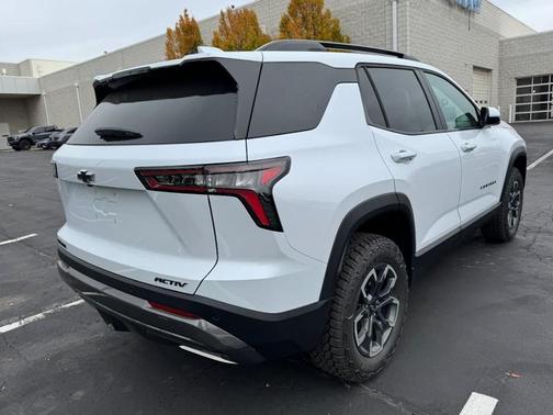 Polar White Tricoat 2026 Chevrolet Equinox FWD ACTIV