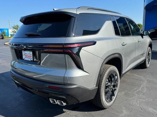Sterling Gray Metallic 2026 Chevrolet Traverse LT