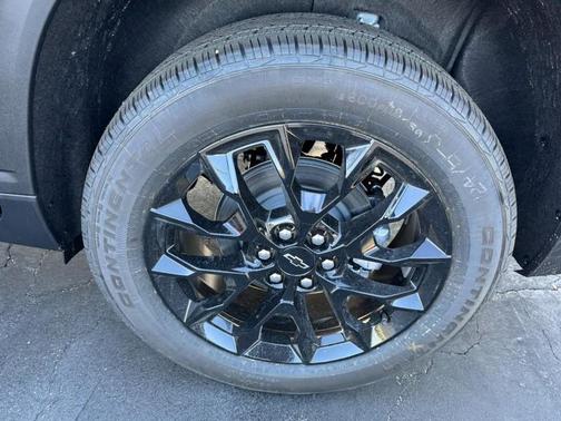 Sterling Gray Metallic 2026 Chevrolet Traverse LT
