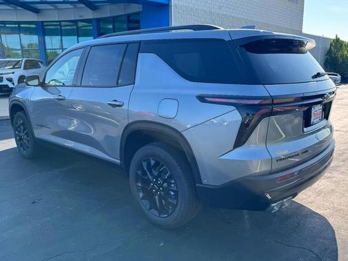 Sterling Gray Metallic 2026 Chevrolet Traverse LT