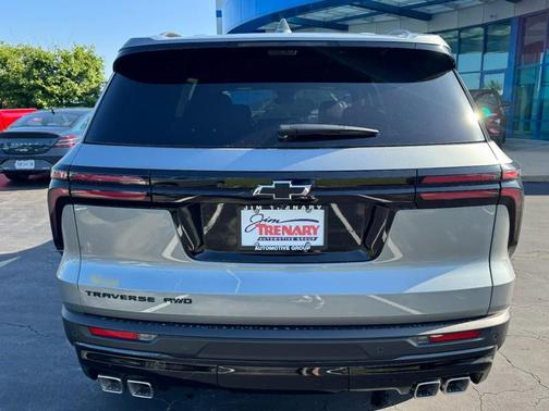 Sterling Gray Metallic 2026 Chevrolet Traverse LT