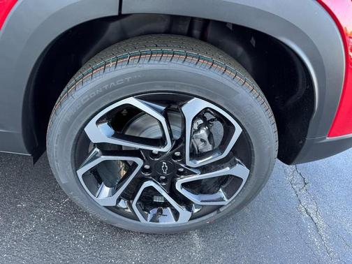 Apex Red 2026 Chevrolet Trax FWD 2RS