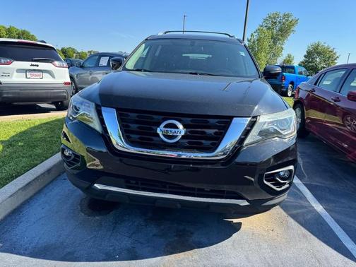 Magnetic Black Pearl 2019 Nissan Pathfinder Platinum