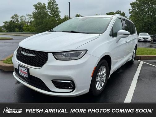 Bright White Clearcoat 2021 Chrysler Pacifica Touring L