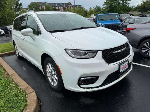 Bright White Clearcoat 2021 Chrysler Pacifica Touring L