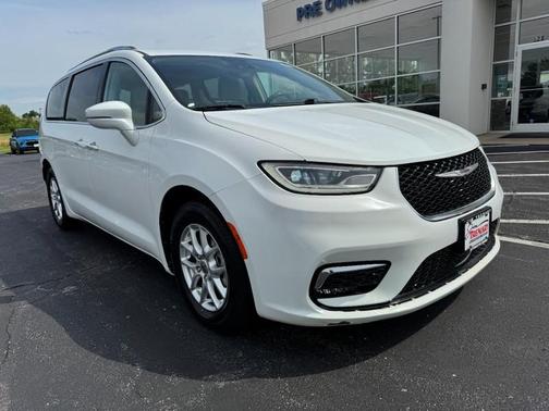 Bright White Clearcoat 2021 Chrysler Pacifica Touring L