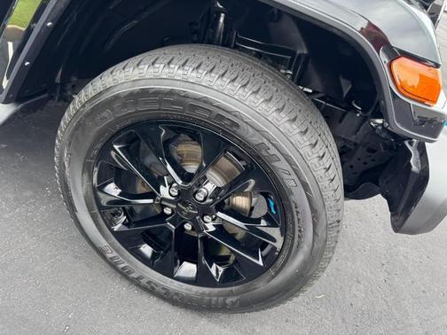 Black Clearcoat 2022 Jeep Wrangler Unlimited 4xe Sahara