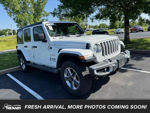 Bright White Clearcoat 2022 Jeep Wrangler Unlimited Sahara