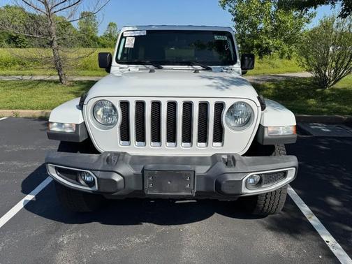Bright White Clearcoat 2022 Jeep Wrangler Unlimited Sahara