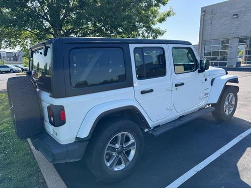 Bright White Clearcoat 2022 Jeep Wrangler Unlimited Sahara