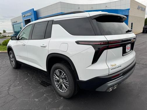 Summit White 2026 Chevrolet Traverse LT