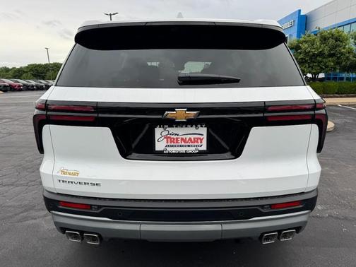 Summit White 2026 Chevrolet Traverse LT