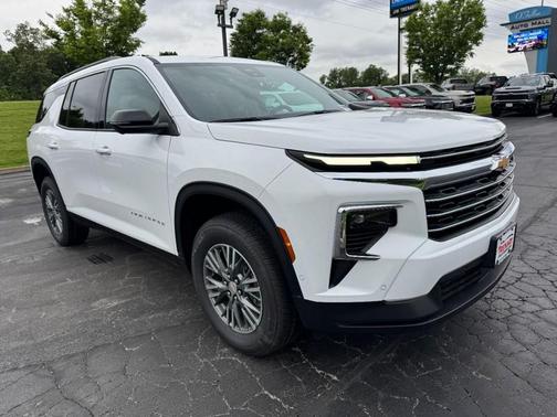 Summit White 2026 Chevrolet Traverse LT