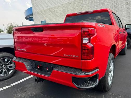 2025 Chevrolet Silverado 1500 Custom