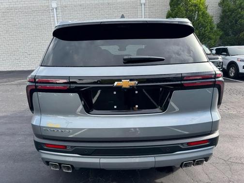 Sterling Gray Metallic 2026 Chevrolet Traverse LT