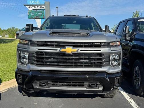Sterling Gray Metallic 2026 Chevrolet Silverado 2500 Custom